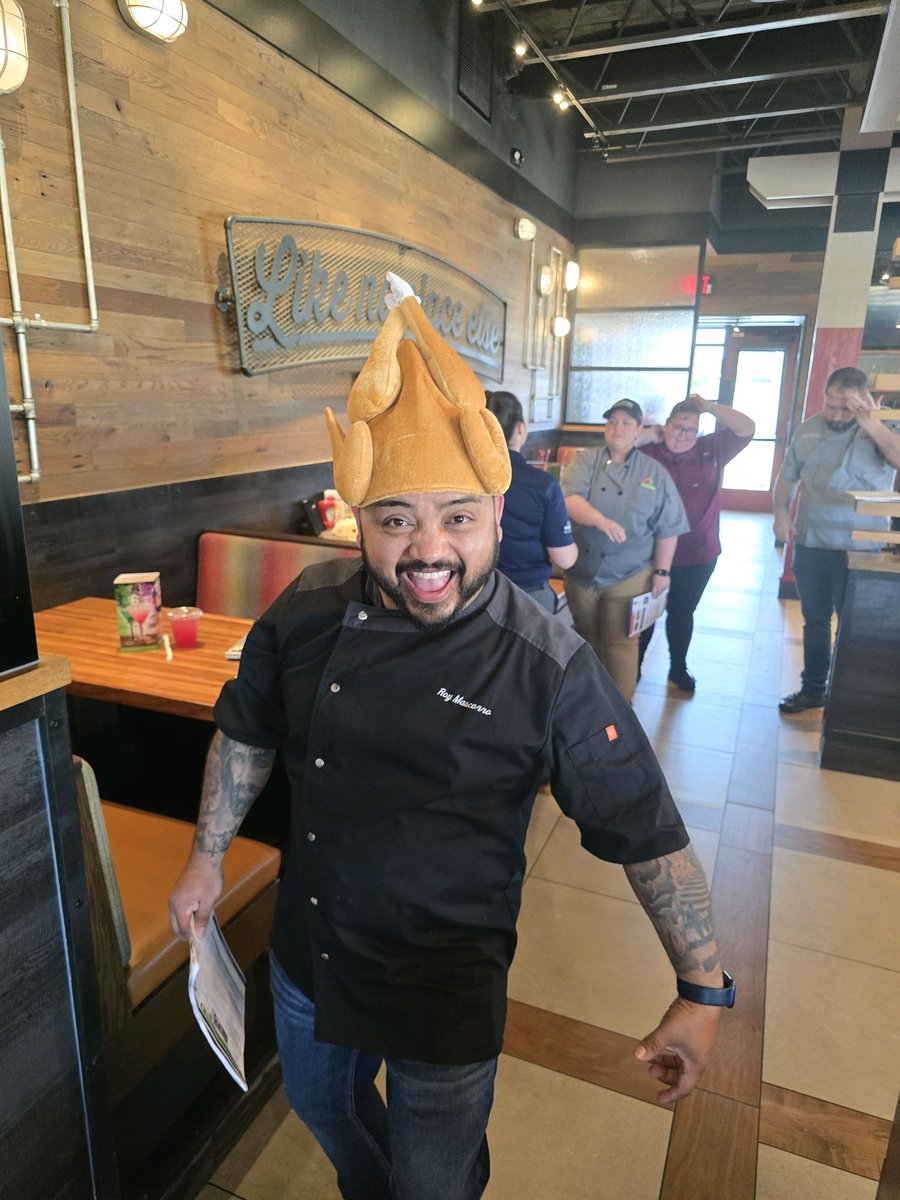 Chris03Trevino's tweet image. Shout out to our game host @sarahjunco and Kara. Thanks for engaging everyone ladies! - Here is the Thanksgiving version of @Roymascorros 🦃 #ChilisLove #ChilisGrow #SmilesForMiles