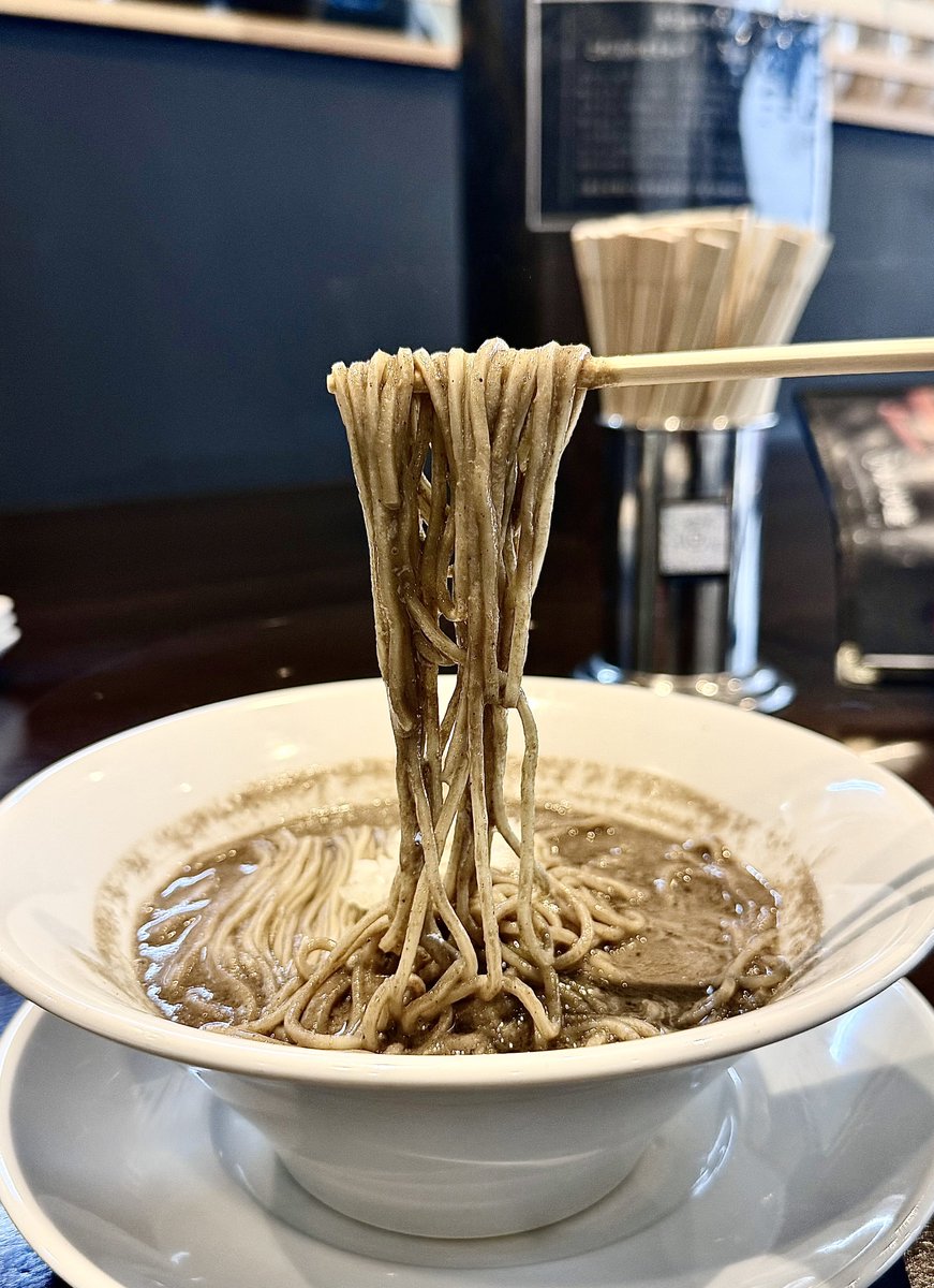 まるはち屋

㊗️ニボシマニアカップラーメン
おめでとうございます！リスペクト限定

かけ濃厚煮干そば
境港産平子/片口/鯵

王道3種のドロ濃厚🥰
ガツンと煮干のインパクト🐟
平子のちょいクセもたまらーん✨️
パツっと細麺に刻み玉ねぎ最高☺️
めちゃめちゃ美味しかった✨️
ご馳走様でした🙏