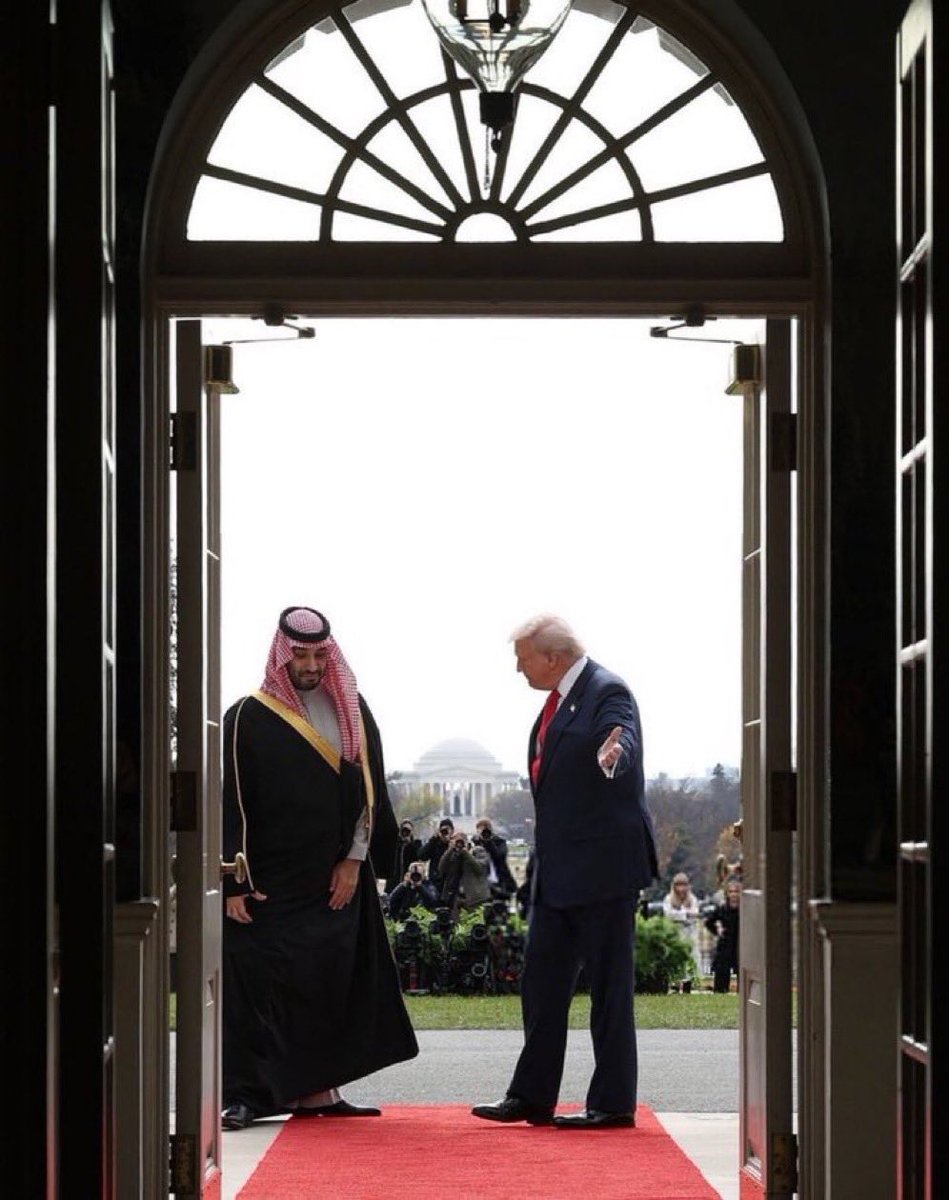 n_waqee's tweet photo. الاستقبال والاحتفاء الأسطوري الكبير الذي حظي به سمو #ولي_العهد من البيت الأبيض لم يحظى به زعيم دولة قط، هُنا تكمن أهمية #السعودية_العظمى ومدى تأثيرها الفاعل على الساحة الدولية، فلقد تم الاتفاق على شراء المقاتلة F35 وبناء مفاعلات نووية وأسلحة متطورة أخرى والاستثمار بالذكاء الاصطناعي والتكنلوجيا، وغيرها من الاستثمارات التي تعود بالنفع والفائدة على بلادنا في غضون السنوات القليلة القادمة إن شاء الله، هذه القمة السعودية🇸🇦 الأمريكية🇺🇸 يرقبها العالم أجمع لما تحمله من أهمية كبرى في معالجة الملفات الدولية وخاصة الملفات الشائكة في الشرق الأوسط كون السعودية هي الدولة الفاعلة والتي لها تأثير هام في هذه المنطقة المضطربة من العالم، حفظ سمو ولي العهد ووفقه لِما يصبوا إلى تحقيقة من استقرار ونماء وازدهار في منطقة الشرق الأوسط قاطبة ،،،

 #نباهي_بك_العالم_يابو_سلمان