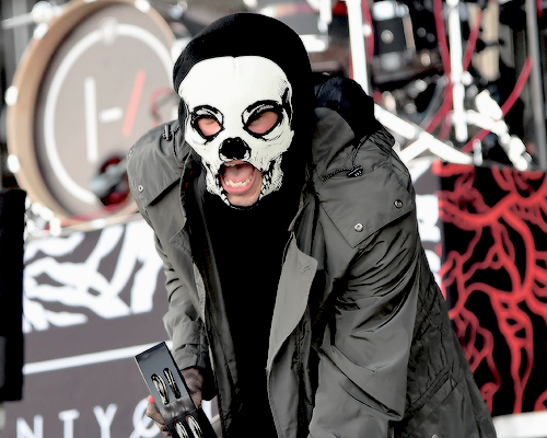 tyjohourly's tweet image. bottom teeth moshin&apos;