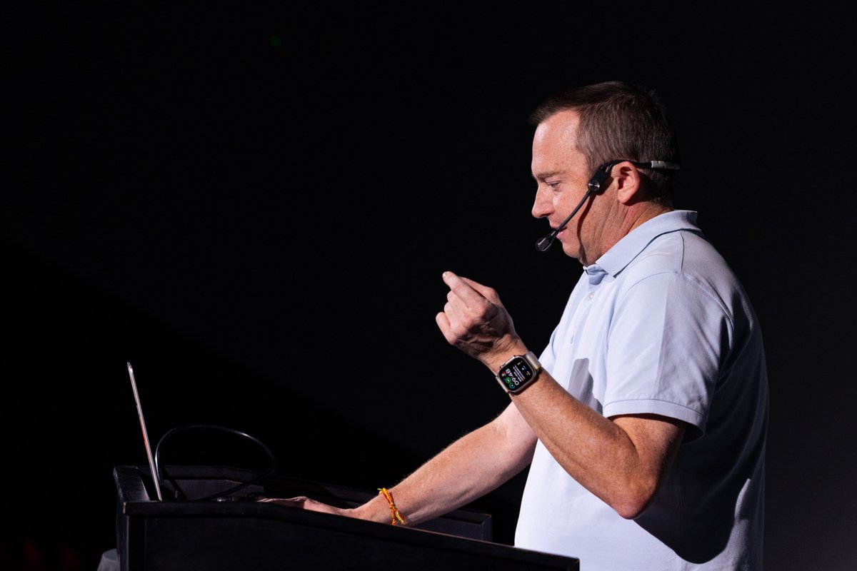 ReactSummit's tweet image. .@erikras on the #ReactSummitUS stage💚