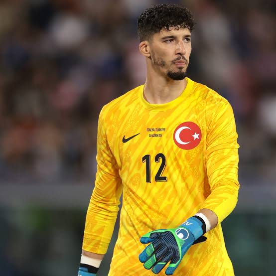 - Galibiyet olmasa da İspanya karşısında #millitakım verdigi mücadele ile alkışlanmalı.
- Başta Altay Bayındır ve Orkun Kökçü olmak üzere #BizimÇocuklar çok efor sarfetti.
- Montella ise duygusallığı bırakıp, Samet Akaydın'ın bu seviyelerin oyuncusu olmadığını kabullenmeli.