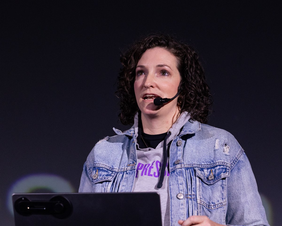 ReactSummit's tweet image. .@selfteachme on the #ReactSummitUS stage💚