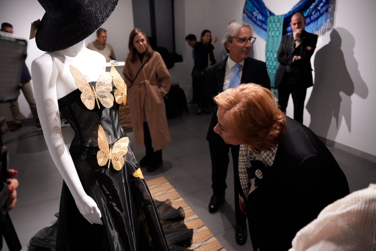 CancilleriaCol's tweet image. El encuentro, que se realiza del 19 al 23 de noviembre en el Centro Cultural Galileo, reúne a más de 80 creadores colombianos. Artesanos, artistas y gestores comparten obras, experiencias y espacios de diálogo que impulsan la sostenibilidad cultural y nuevas oportunidades de…