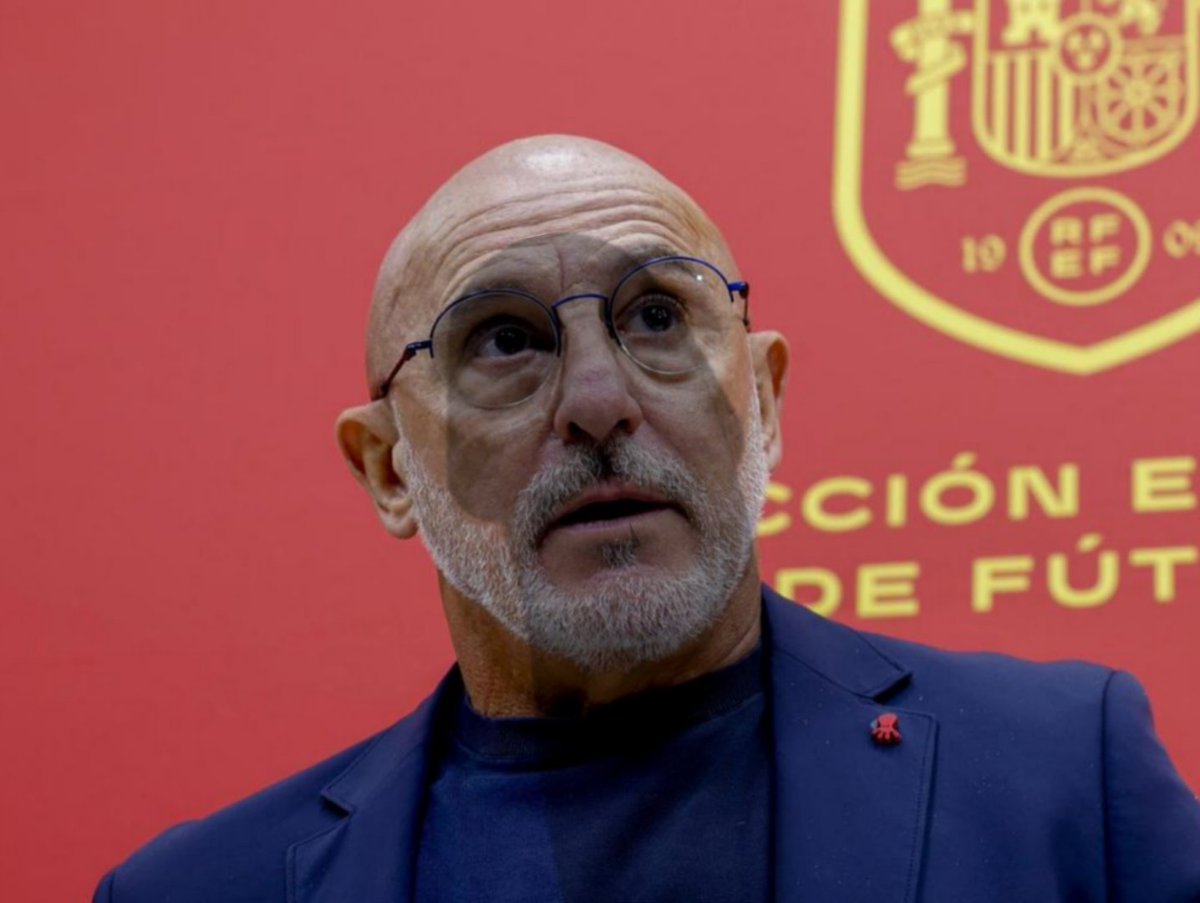 💥 DANI OLMO LA VUELVE A LIAR

Luis de La Fuente y Dani Olmo han tenido que ser separados tras el partido ante Turquia

- Olmo: Luis Enrique, que te ha parecido mi golito?
- Luis: Muy bueno Dani, pero soy De La Fuente
- Olmo: Pues mi p*lla en tu frente

Peligra la convocatoria