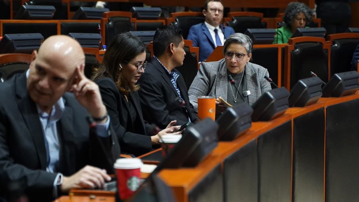 isacorber's tweet photo. En Sesión Extraordinaria del @LegislativoJal iniciamos con la Glosa del Primer Informe de Gobierno con las comparecencias de la Secretaría General de Gobierno y la Secretaría de Seguridad. https://t.co/Kw6CiLTjRr