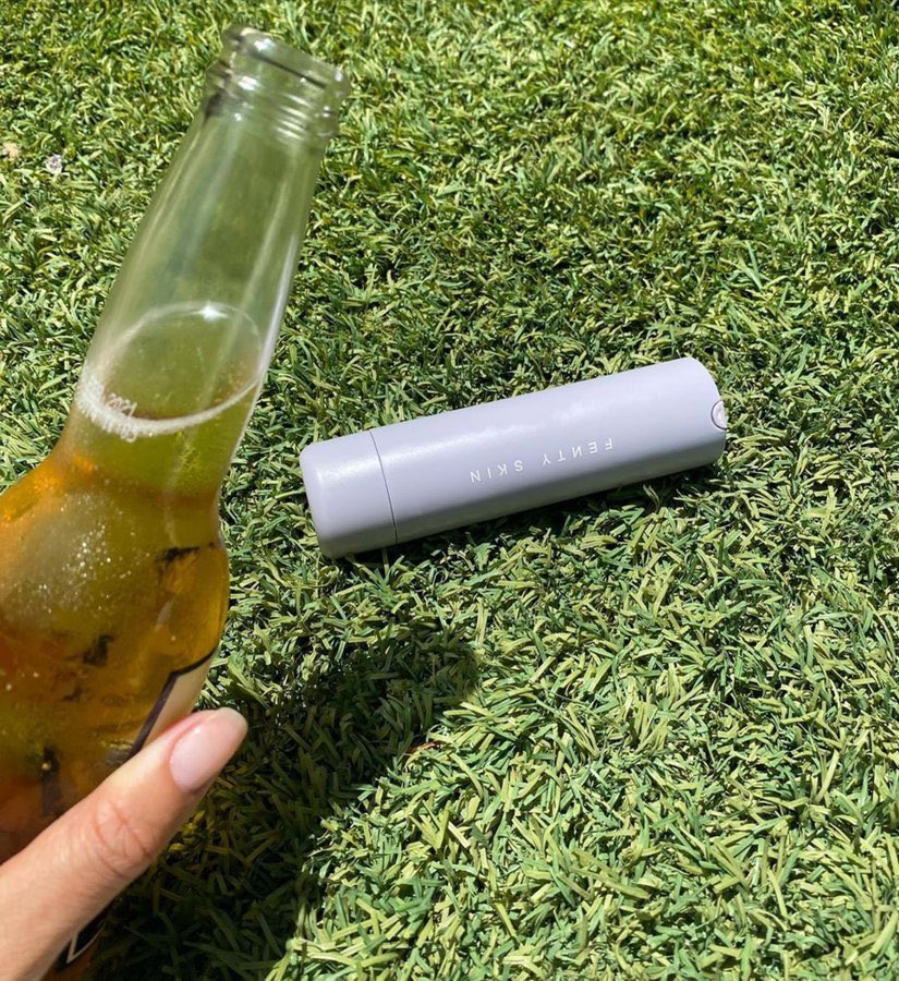 baberihmyyy's tweet image. Rihanna&apos;s routine ✨

#Rihanna #fentyskin #SkincareRoutine