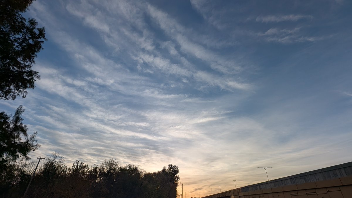 RGile77's tweet image. Just contrails, right?

#GeoEngineering 
#SpaceWeather 
@EPA 
@epaleezeldin 
@NOAA 
@NASA 
@usairforce 
@CIA 
@RealGeoEngWatch 

[photos from today]