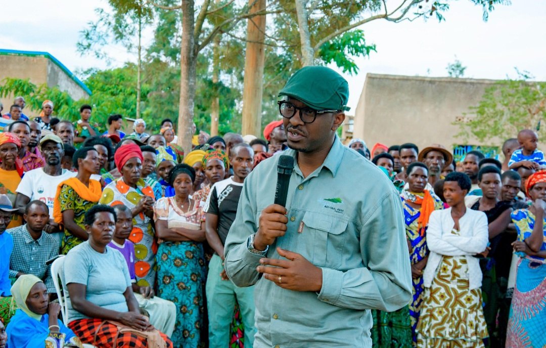 JadfKayonza's tweet photo. As part of conservation efforts 10% of revenue from tourism is invested back into the community 4 development projects. Today's consultations with the community identified priority projects 4 community transformation #TourismForDevelopment @KayonzaDistrict @RDBrwanda @AkageraPark https://t.co/LyyuBR2IOO