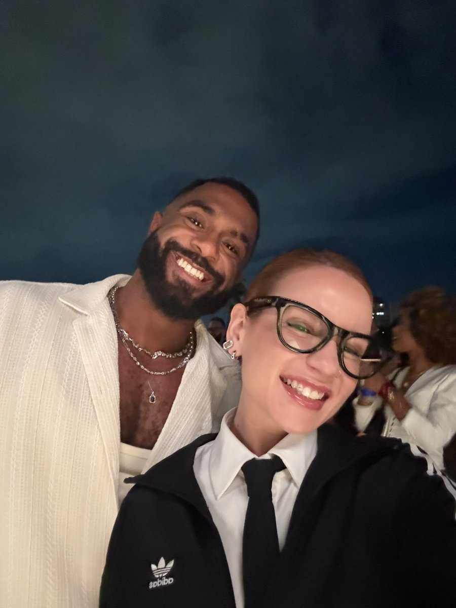 notfuckingmiqs's tweet image. se tem carol biazin e baco exu do blues, tem eu