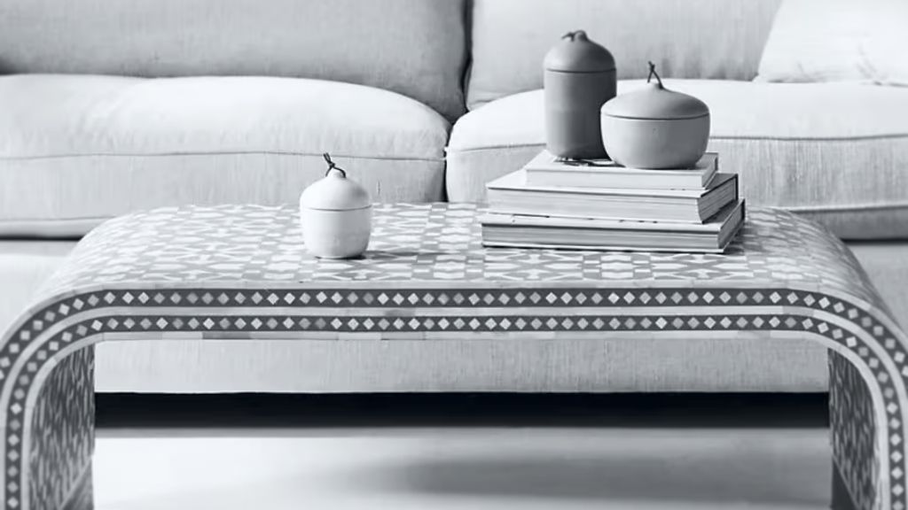 MRACELY's tweet image. Transform your coffee table into a stunning focal point that reflects your style! With a blend of functionality and flair, you can create an elegant arrangement that enhances the ambiance of your home. bit.ly/4nF3UfV #ArchitecturalDigest  #CoffeeTable