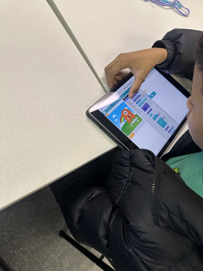 stemkidsnyc's tweet image. Today our CS learners dove into the stories of Ruby Bridges ✊🏽 and Richard Feynman 💡—Then they built their first block-coded program while exploring Algorithms + “What Is a Programmer?”👩‍💻🧠
Proud of these young creators!
#ComputerScience #RubyBridges #STEM #Afterschool #Coding