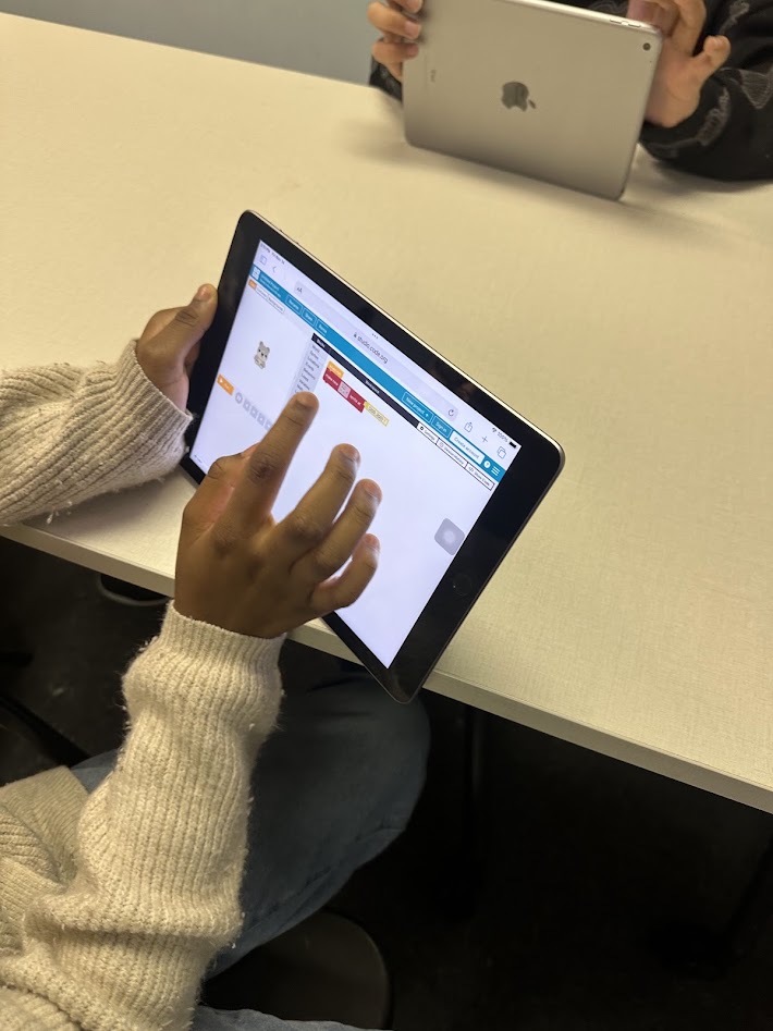 stemkidsnyc's tweet image. Today our CS learners dove into the stories of Ruby Bridges ✊🏽 and Richard Feynman 💡—Then they built their first block-coded program while exploring Algorithms + “What Is a Programmer?”👩‍💻🧠
Proud of these young creators!
#ComputerScience #RubyBridges #STEM #Afterschool #Coding