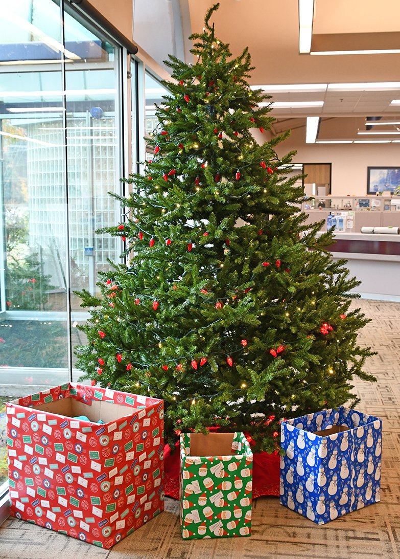 crpudUtility's tweet photo. 'Tis the season! Our Warming Tree is up and we are accepting donations of warming items until December 15. Please bring in your new, handmade, or gently used hats, blankets, gloves or other warming items before then. Everything collected will go to Community Action Team, Inc. https://t.co/li3DdGzqOj