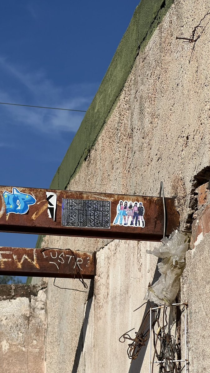 iseauseamee's tweet image. I put the NewJeans’ sticker in a place near Teotihuacan Pyramids - Mexico City