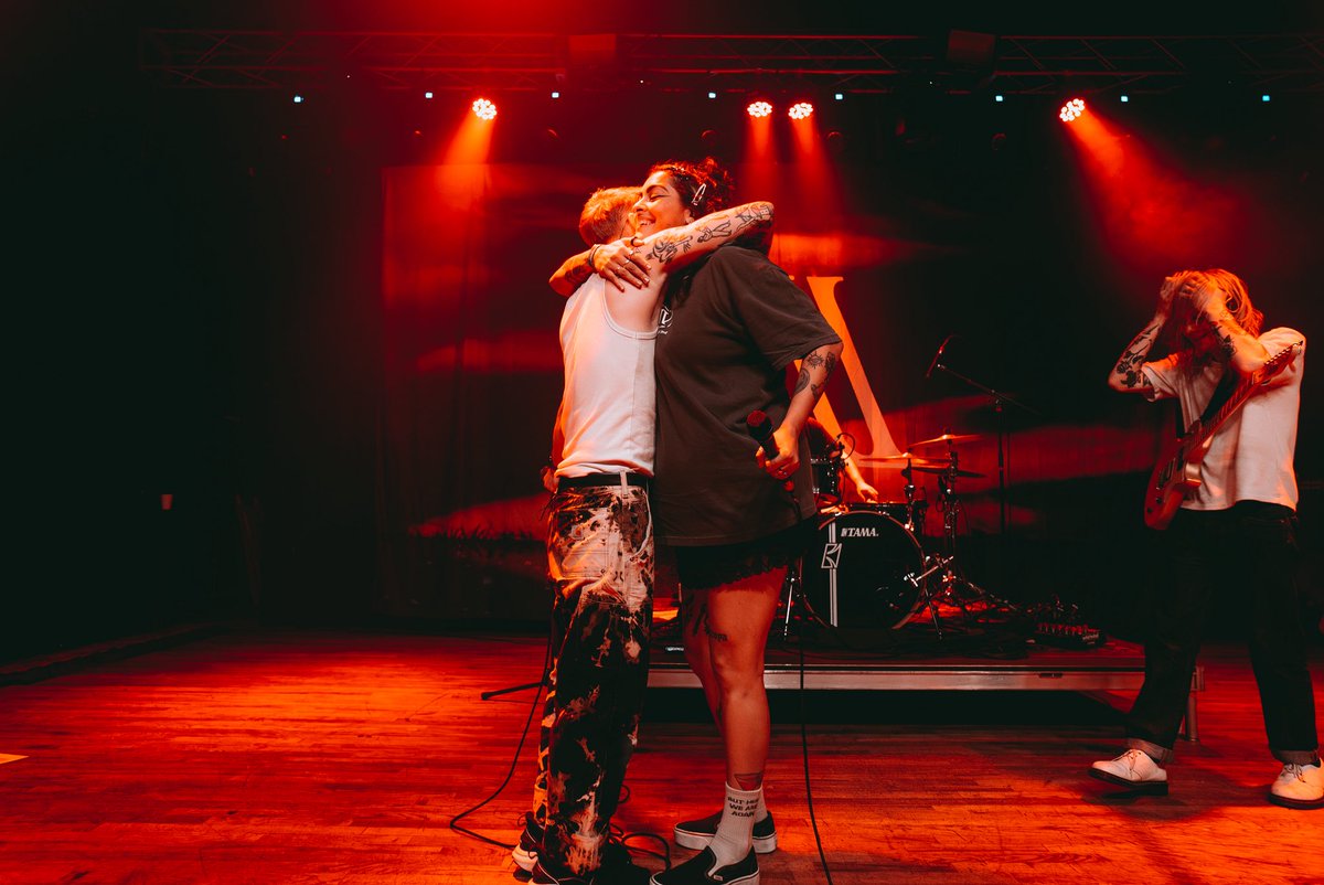 the boys letting the crew rip some guest vocals is so kind and so fucking fun. I’m the biggest soap stan ever and I do love singing this song with the boys 
2019 🧼 2025
📸: Ian Coulson