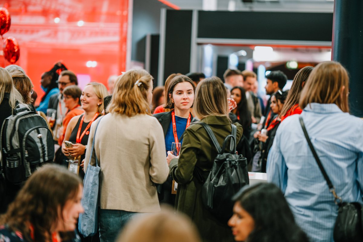 BigData_LDN's tweet image. The energy at our #BigDataLDN 2025 Data Drinks was amazing! Brilliant minds connecting, glasses clinking and ideas flowing. The community buzz was undeniable 🤝

Don&apos;t miss out in 2026. Register your interest now &amp;amp; be the first to know what&apos;s next: spkl.io/6019Aj061