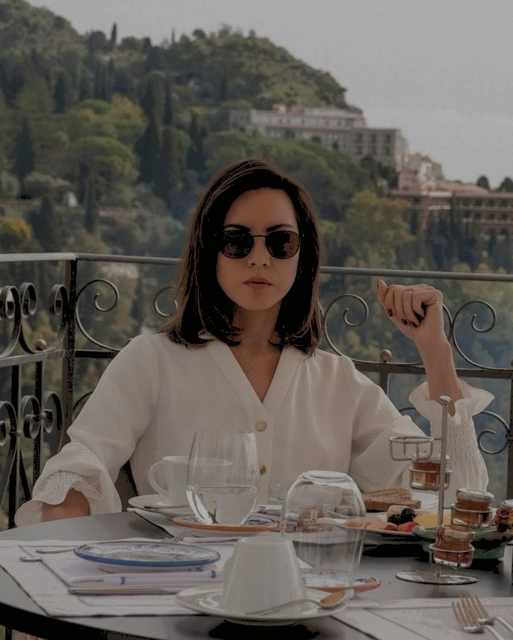 ⠀
   “ ⌕   ⁀   𝙴𝙽   𝐁𝐔𝐒𝐐𝐔𝐄𝐃𝐀   𝚈   𝐂𝐀𝐏𝐓𝐔𝐑𝐀:
               (Nombre a elección) 𝐋𝐔𝐓𝐇𝐎𝐑

Posible OTP con Lilian.
Hermana menor de Lionel y madre de Lena.
Se pide compromiso y actividad, más no 24/7.
FC sugerido: Aubrxy Plxza.

 ٫٫  Información en DM.
⠀