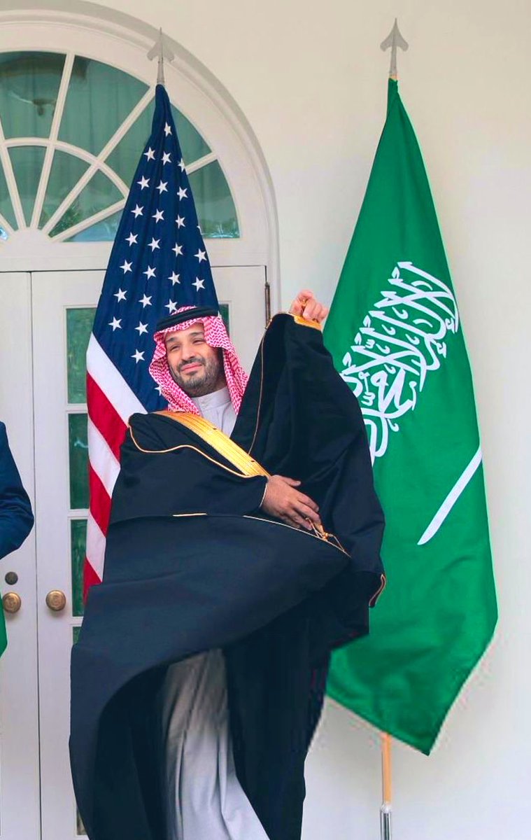 فخامة التفاصيل ..!
يا كبر فخرنا يابو سلمان 🇸🇦 ..
اللهم احفظه بحفظك 🤲🏼 و امنحه الصحة والثبات والعزم والبطانة الصالحة والتوفيق والعمر المديد 🤲🏼 ..