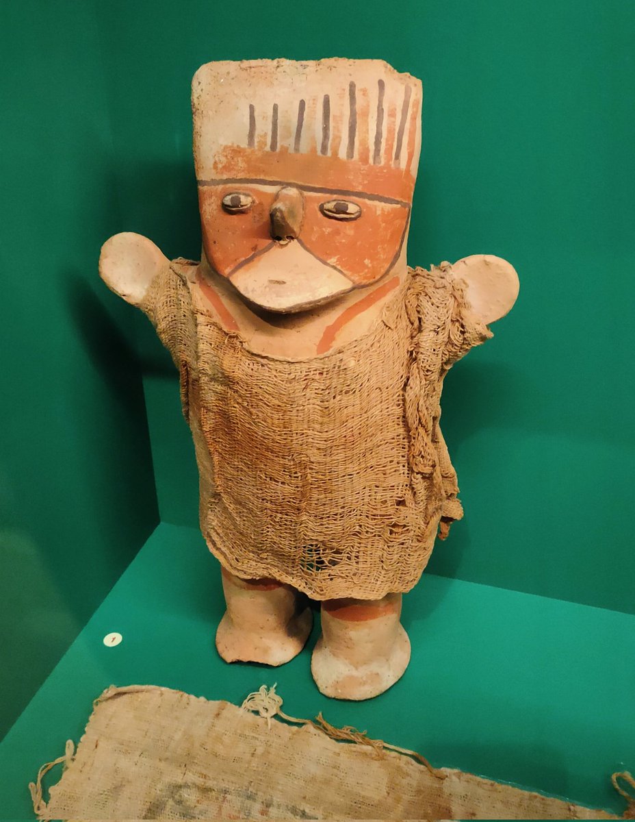 Pour tous les amateurs de beau : je vous fais un câlin gros comme ça.

(Céramique anthropomorphe, culture Chancay, 11e -- 15e siècle)