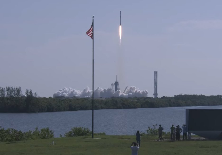 SpaceNewsFL's tweet image. 🚀LAUNCH🚀 FLORIDA 7:12 PM ET✨TONIGHT, November 18,2025✨ 
Starlink Group 6-94 Falcon 9 Block 5 SpaceX SLC-40,Cape Canaveral SFS, Florida, USA  Live: tinyurl.com/3a9927nr   #Starlink #SpaceX #launch