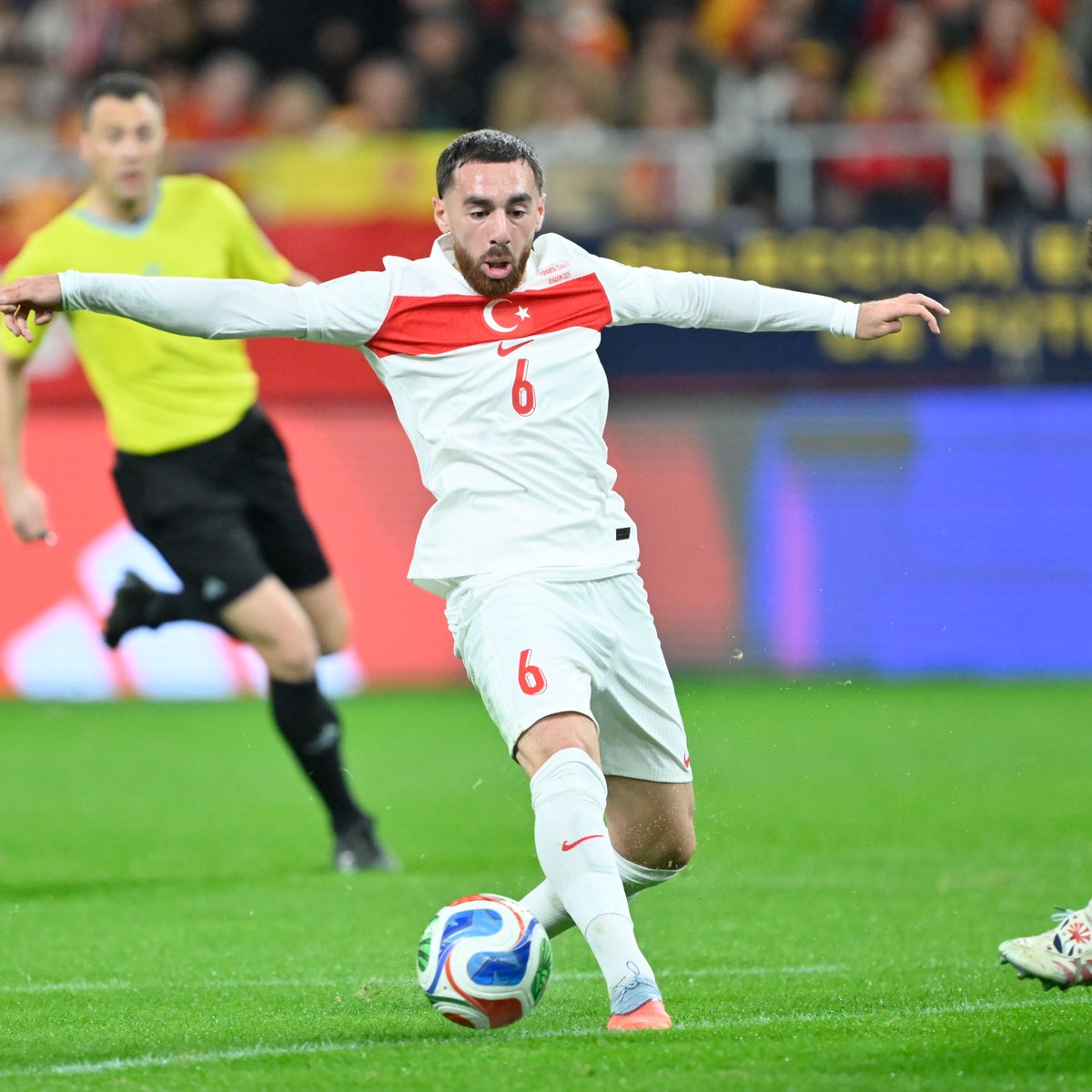 DeportesReports's tweet photo. A Milli Takım'ın İspanya karşısında en fazla topla buluşan ve şut pası veren oyuncusu Orkun Kökçü'ydü. (Opta)

Asist: 1
Topla buluşma: 52
Pas: 30/37
Pas %: 81
Şut pası: 4
Sahipsiz top kazanma: 6 https://t.co/264BjWv1l1