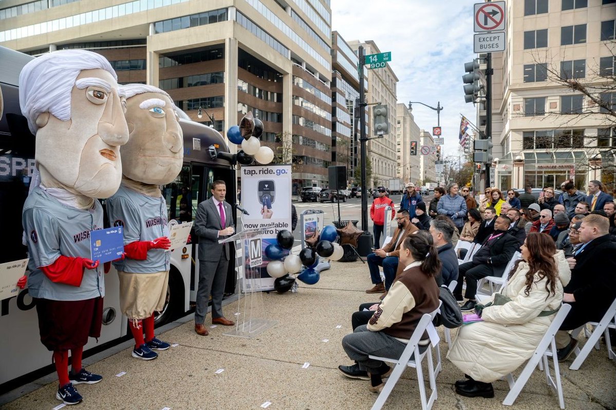 CubicTS's tweet image. 🎉 Contactless payments have arrived on @WMATA Metrobus!! Travel is now as easy as Tap. Ride. Go. @LittlepayHQ #Cubic #ContactlessPayments #Washington #DC #PublicTransit 👉 hubs.ly/Q03TT6m_0