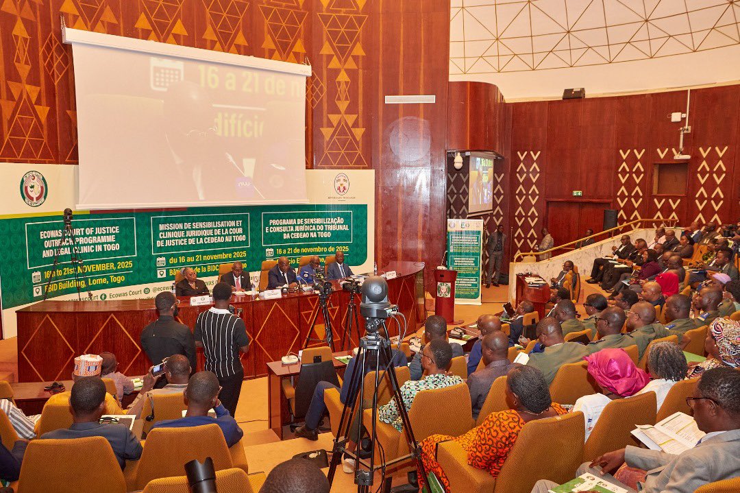 MJDH_TG's tweet image. Le Garde des Sceaux, Maître Pacôme Adjourouvi a représenté le @GouvTg , ce mardi 18 novembre, à la cérémonie officielle d’ouverture du programme de sensibilisation de la Cour de justice de la CEDEAO au Togo. 

L’intégralité de l’article via ce lien justice.gouv.tg/la-cour-de-jus…