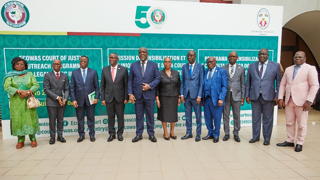 MJDH_TG's tweet image. Le Garde des Sceaux, Maître Pacôme Adjourouvi a représenté le @GouvTg , ce mardi 18 novembre, à la cérémonie officielle d’ouverture du programme de sensibilisation de la Cour de justice de la CEDEAO au Togo. 

L’intégralité de l’article via ce lien justice.gouv.tg/la-cour-de-jus…