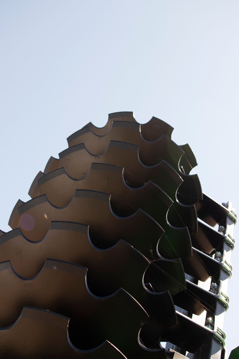 Tough ground? No problem.
Our disc blades stay sharp, strong, and ready for whatever the field throws your way.🌾 #kellobilt #kellobiltdisc #CanadianMade #tillage #agriculture #offsetdiscs #tandemdiscs #discripper #disc #discblades