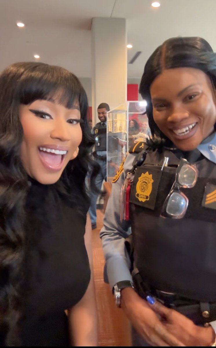 GIFsNM's tweet photo. @NICKIMINAJ I hope you enjoyed the tour, Queen! ❤️ https://t.co/9rclU3awYk