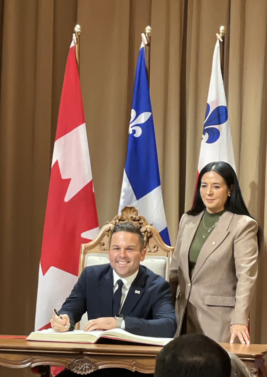 Fier d’accepter le rôle de membre du comité exécutif, responsable du développement social et de la cohabitation. Après 18 ans d’engagement, je veux bâtir une ville plus juste, inclusive et humaine. <a href="/EnsembleMtl/">Ensemble Montréal</a> 
🙏<a href="/SorayaMartinezF/">Soraya Martinez Ferrada</a>