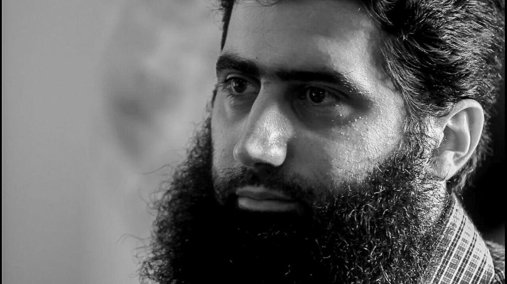 jel_altadhia's tweet image. لعلّي اليوم ينبغي أن أعتذر
أعتذر للشهيد #عبد_القادر_الصالح لم أفهم ما قال لي في يومه الأخير قبل استشهاده هذه نفحة ربانية فلنتجرد فيها ونتوحد تأخرنا يا حجي عن الإستجابة أخرنا عن النصر 
أعتذر للشهيد الذي كانت رائحته أصدق من ظنونا.

&quot;أبو يزن الشامي تقبَّله الله&quot;

- جيل التضحية -