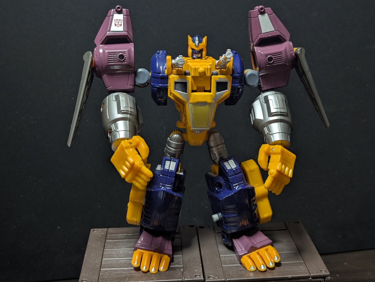 coconuts30MM's tweet image. トランスフォーマータイタニウム　オプティマルオプティマス

タイタニウムで驚異のトリプルチェンジャー！
その代わりにゴリラにならないし手が平手のままwww
あータイタニウムのチータス売りに出てこないかなあ

#トランスフォーマー
#Transformers