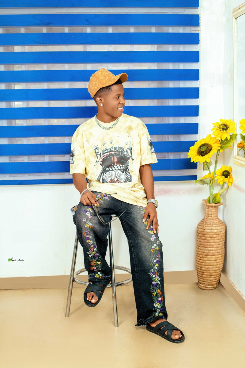 You think your poor background gives you an excuse?? 
Nobody cares broo!! 💯 
Better get ur ass on de fvcking desk and keep grinding 😡💰