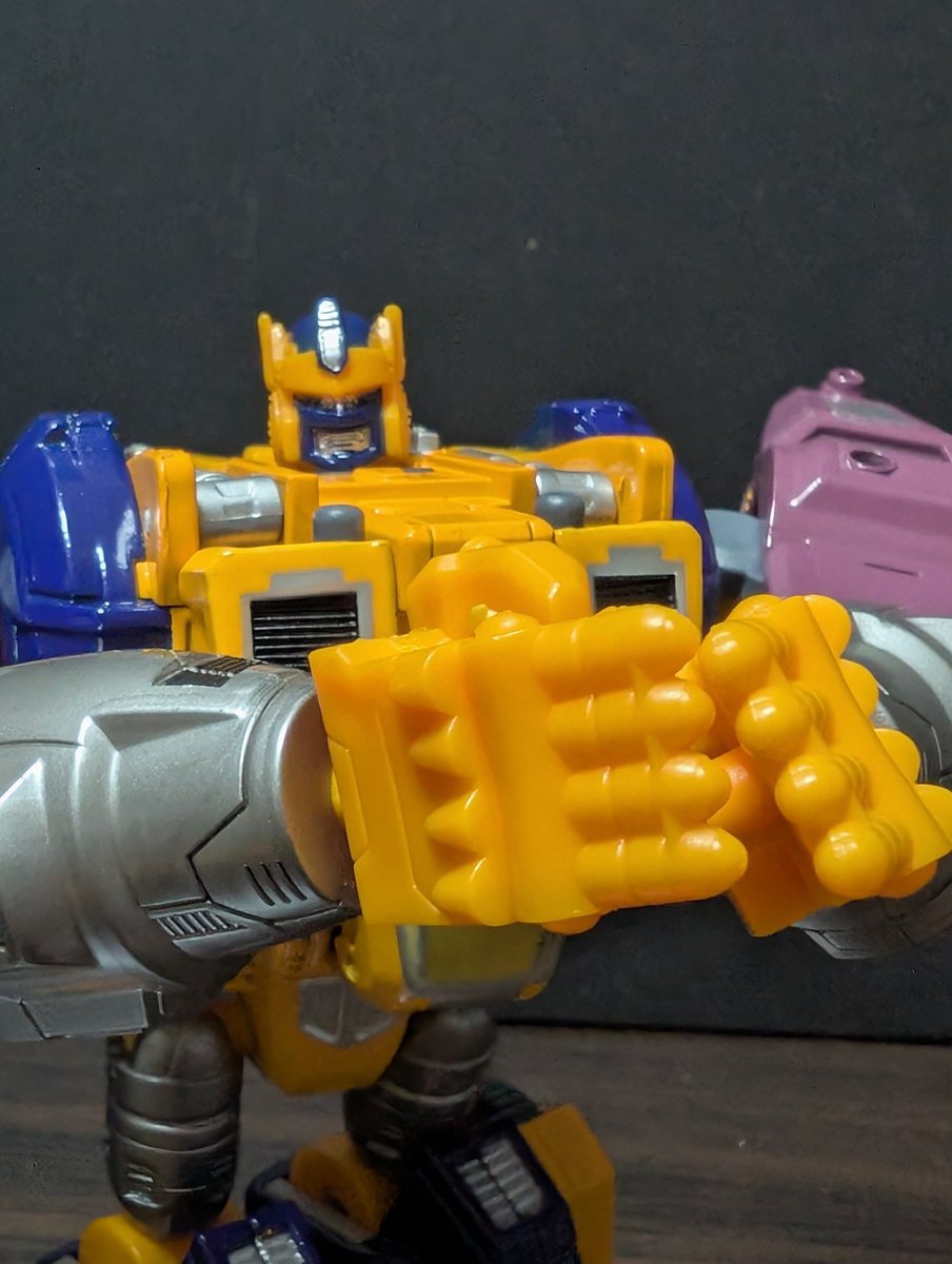 coconuts30MM's tweet image. おはようございます🍁🐰🐻

やあ！おはよう！！コンボイ（CV：子安）だ！
イボンコさん？🍁
あれは違うよ、リターンズのゴリラがイボンコだよ🐻