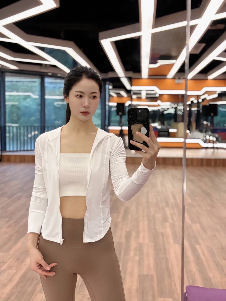 Linnalinp4147's tweet image. Afternoon gym time! It makes both my body and mind feel fresh 🔥💪✨ #WorkoutMode