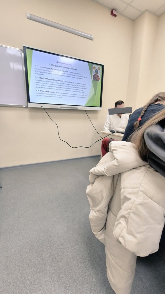Vit0s1's tweet photo. Прокинувся зранку. Була одна пара в корпусі 2, дистанційно. Через силу зібрався і пішов на першу пару. Сонячна погода зранку була, і не холодно. Але під кінець першої пари відключили світло, і я поклав телефон з ліхтариком. Чесно кажучи, прикольний вайб. https://t.co/atwxsBeIE9
