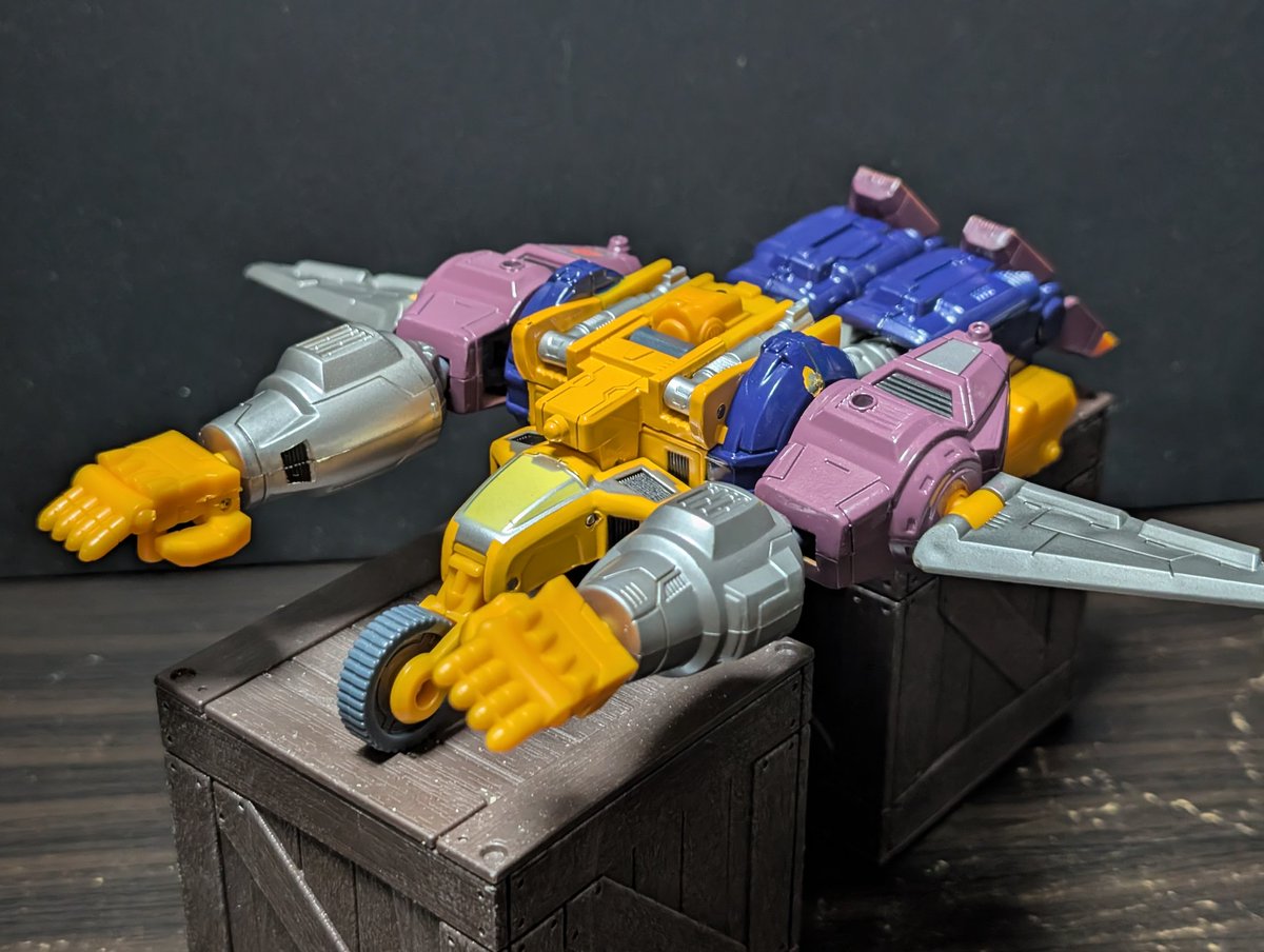 coconuts30MM's tweet image. トランスフォーマータイタニウム　オプティマルオプティマス

タイタニウムで驚異のトリプルチェンジャー！
その代わりにゴリラにならないし手が平手のままwww
あータイタニウムのチータス売りに出てこないかなあ

#トランスフォーマー
#Transformers