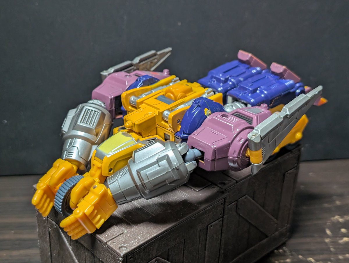 coconuts30MM's tweet image. トランスフォーマータイタニウム　オプティマルオプティマス

タイタニウムで驚異のトリプルチェンジャー！
その代わりにゴリラにならないし手が平手のままwww
あータイタニウムのチータス売りに出てこないかなあ

#トランスフォーマー
#Transformers