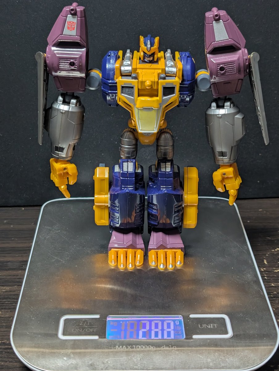 coconuts30MM's tweet image. トランスフォーマータイタニウム　オプティマルオプティマス

タイタニウムで驚異のトリプルチェンジャー！
その代わりにゴリラにならないし手が平手のままwww
あータイタニウムのチータス売りに出てこないかなあ

#トランスフォーマー
#Transformers