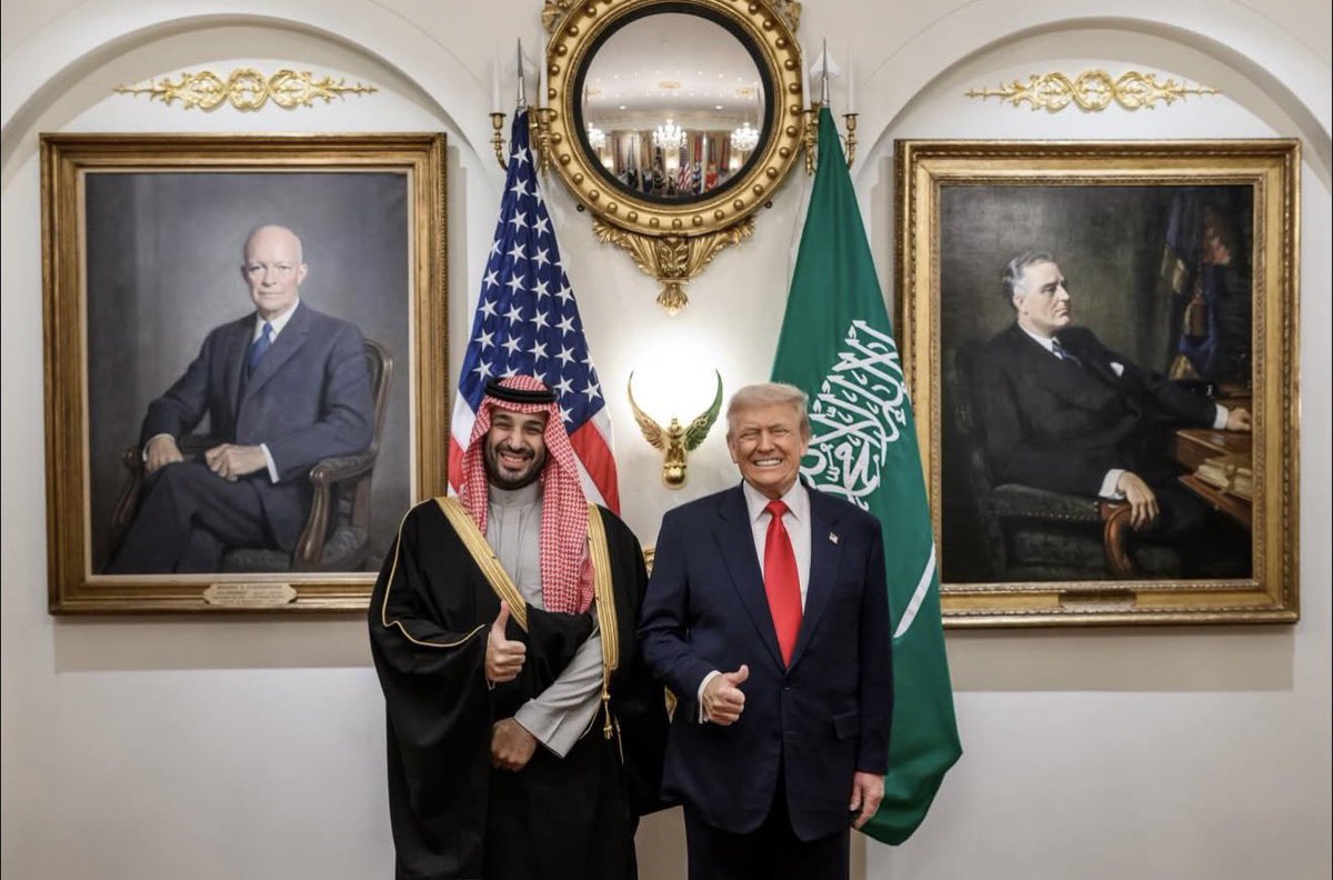 mfu46's tweet photo. الرئيس ترامب لولي العهد الأمير محمد بن سلمان :

"يشرفني أن أكون صديقك، ويشرفني وجودك هنا". https://t.co/0kaUfC2Ygl