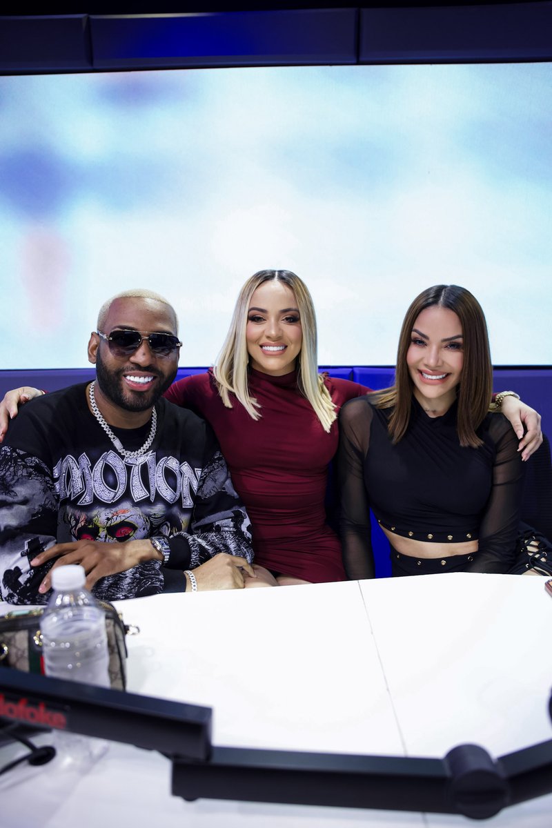 Verónica Batista y @maicolnova hoy con nosotros 💜

Sintoniza 📻 KQ 94.5 FM 
809-221-9494