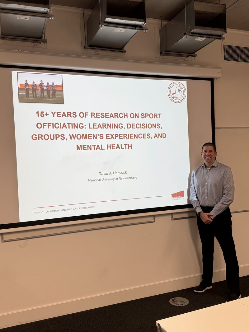 ProfHancockMUN's tweet image. My job comes with some great perks, which include being able to make a quick trip to Belfast (@UlsterUni) to visit @KyleParadis and present some of my research. Kyle was an amazing host, showing me the city, taking me to a hockey game, and even getting us a round of golf!