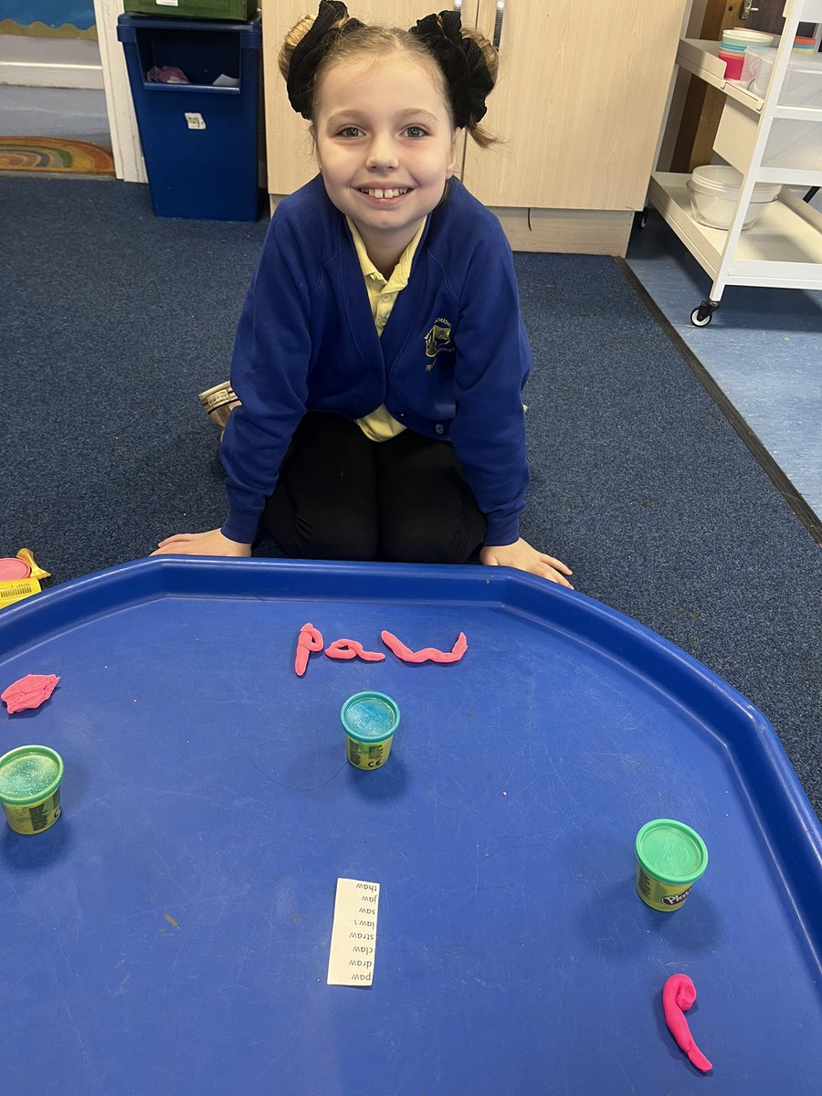 mpsrainbowroom's tweet photo. Using play doh to make our phoneme words…the smiles say it all 🥰💙💛. https://t.co/zliA0B7uqm