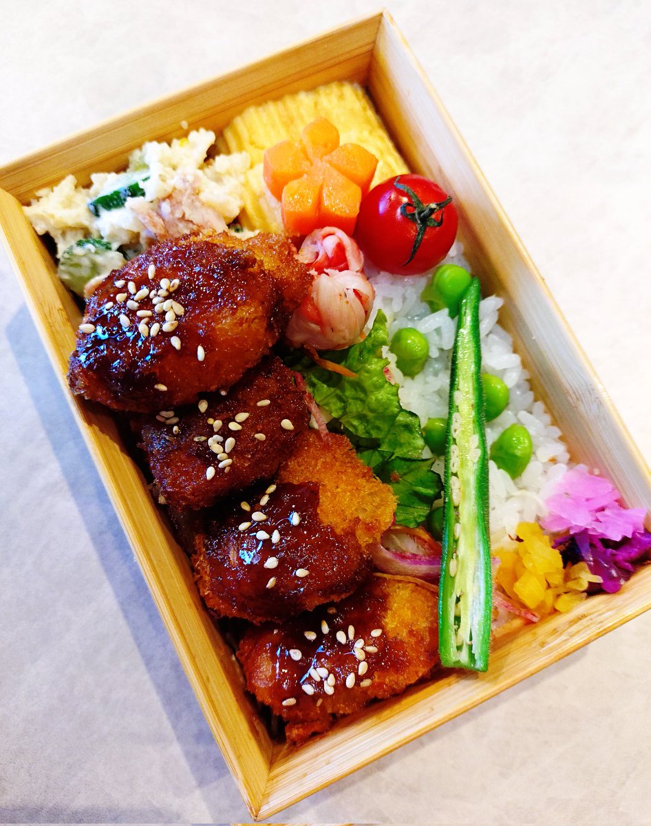 2gjVFJYg4I65630's tweet image. おはようございます！
昨日Ｘバグるし📪️しよしたらインストール出るしバッタバタ🥲

串揚げ（串、邪魔で引っこ抜く）
ポテサラ、卵焼き🥚

久々に昭和曲にしよかな🤭
🎵サザン　夕方HOLD ON ME🎵

＃お弁当記録