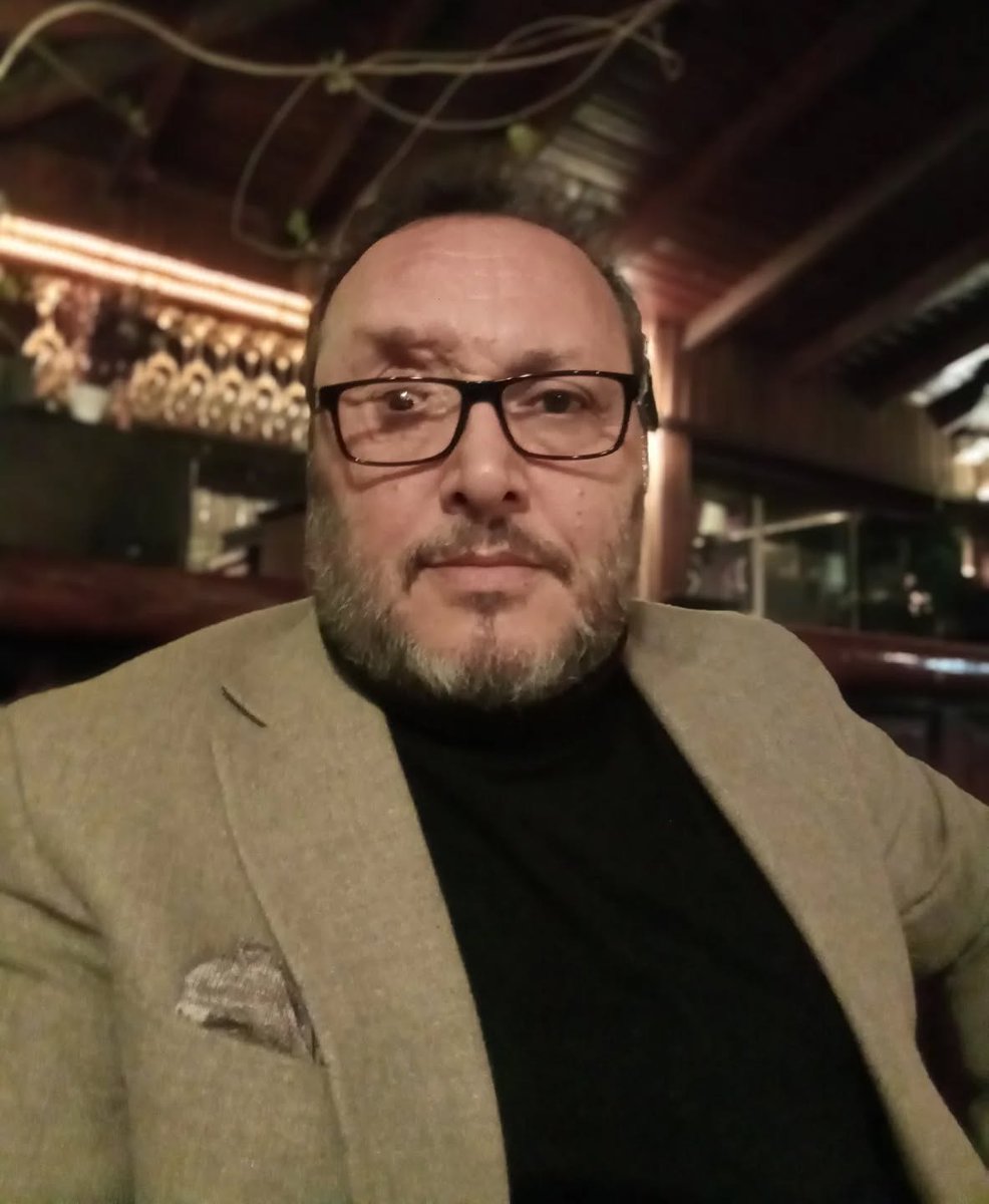 "Bazen akışına bırakmak gerekir;
Yaprakları
Suyu
Mevsimleri
Olayları
İnsanları.
Ve bekleyip görmek gerekir sonuçları" demiş Şems-i Tebrizi...