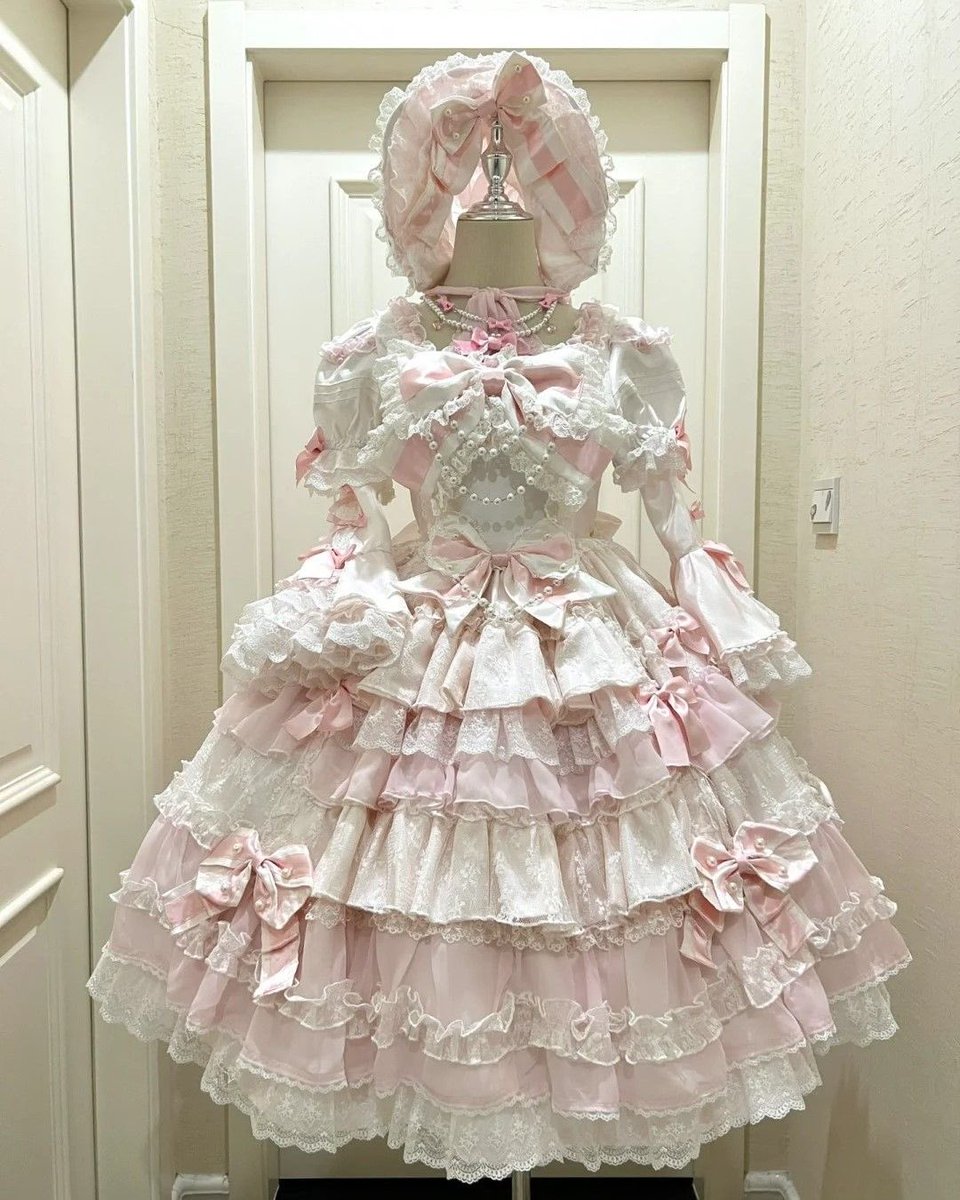 SH1N1NGIDOL's tweet image. reply and i&apos;ll give you a colour ♡

i got pink!
— something you like 
— an album 
— a character 
— an outfit