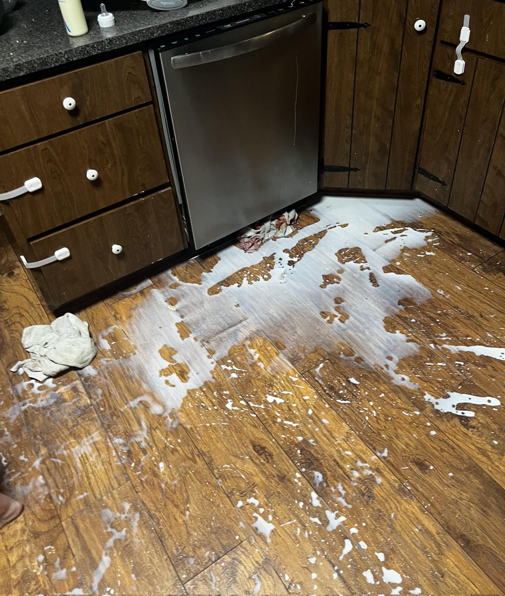 matiiasmolina85's tweet image. se tiro un pedo la muy puta de tu vieja amigo