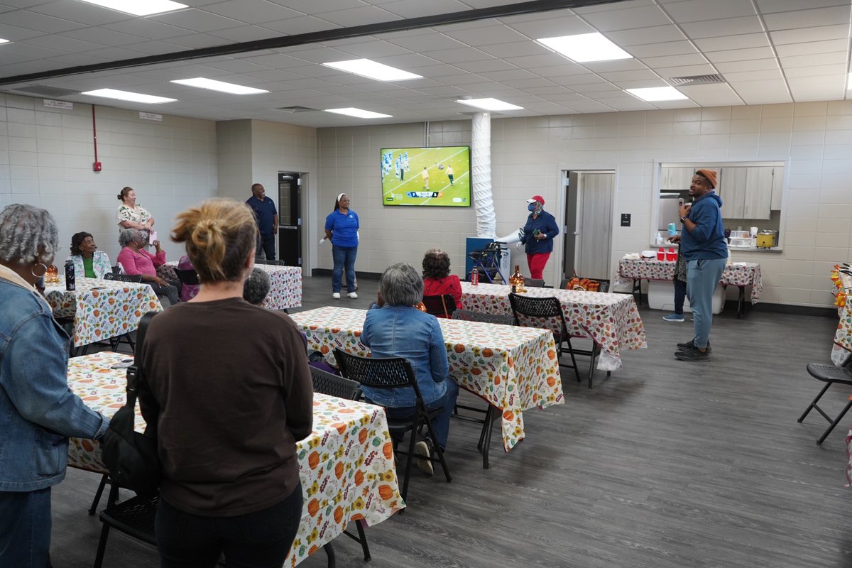 montgcitypandr's tweet image. Yesterday, the Sheridan Heights Seniors had their Thanksgiving Lunch at the Sheridan Heights Community Center, 3501 Faro Dr. Everyone came together to enjoy the joy of Thanksgiving food and good company.

#funinmgm #ourmgm #communitycenter